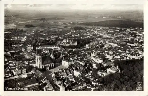 Ak Köthen in Anhalt, Blick auf den Ort, Fliegeraufnahme