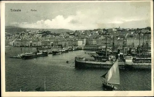 Ak Triest Trieste Friuli Venezia Giulia, Porto, Blick auf den Ort, Hafen