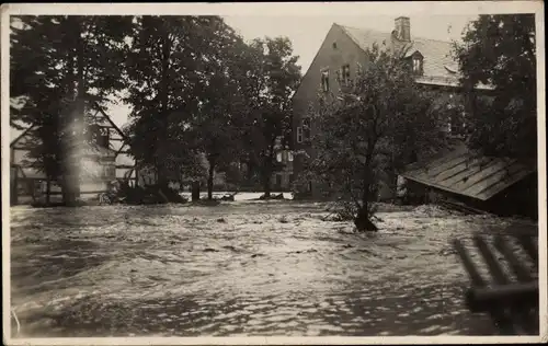 Foto Ak Burgstädt in Sachsen, Straßenpartie bei Hochwasser 1927