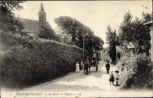 Ak Hennequeville Calvados, La Route et l'Eglise