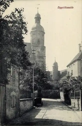 Ak Dippoldiswalde in Sachsen, Straßenpartie mit Kirche