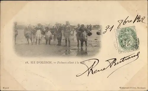 Ak Ile d’Oléron Charente Maritime, Pecheurs allant de la Cote