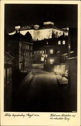 Ak Augustusburg im Erzgebirge, Schloss, Erleuchtete Burg