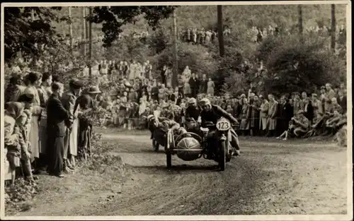 Foto Ak Motorräder mit Beiwagen bei einem Rennen 1954, Zuschauer, Startnummer 123