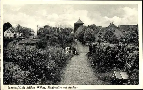 Ak Möhne Rüthen im Kreis Soest Nordrhein Westfalen, Stadtmauer mit Hachtor