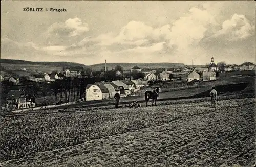 Ak Zöblitz Marienberg im Erzgebirge, Totale, Bauern mit Pferd auf dem Acker