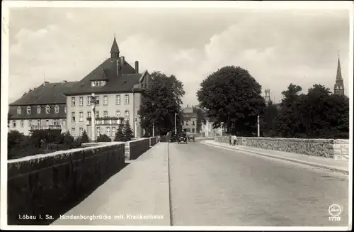 Ak Löbau in Sachsen, Hindenburgbrücke mit Blick zum Krankenhaus