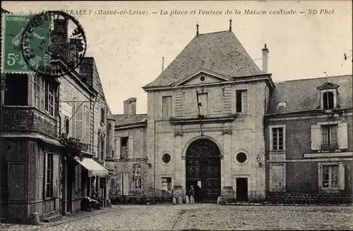 Ak Fontevrault Maine-et-Loire, La place et L'entree de la Maison Centrale