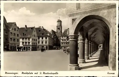 Ak Memmingen in Schwaben, Marktplatz mit Sankt Martinskapelle