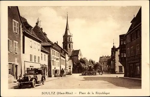 Ak Soultz Sulz Elsass Haut Rhin, Place de la Republique, Kirchturm, Automobil