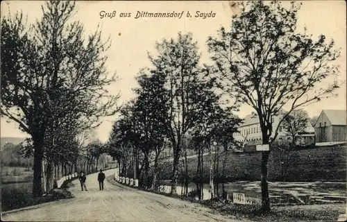 Ak Dittmannsdorf Olbernhau im Erzgebirge, Straßenpartie, Gebäude