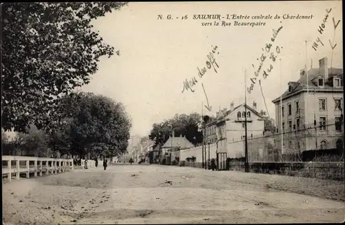 Ak Saumur Maine et Loire, L'Entree centrale du Chardonnet vers la Rue Beaurepaire