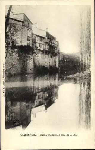 Ak Casseneuil Lot et Garonne, Vieilles Maisons au bord de la Lede