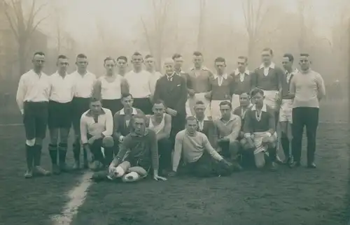 Foto Fußballmannschaft, Gruppenbild, Fußballplatz