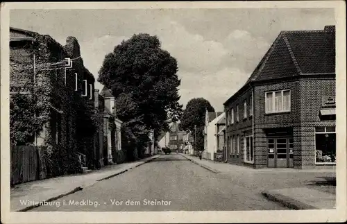 Ak Wittenburg in Mecklenburg, Partie vor dem Steintor, Geschäft
