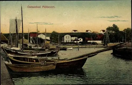 Ak Möltenort Heikendorf an der Kieler Förde, Boote am Anleger