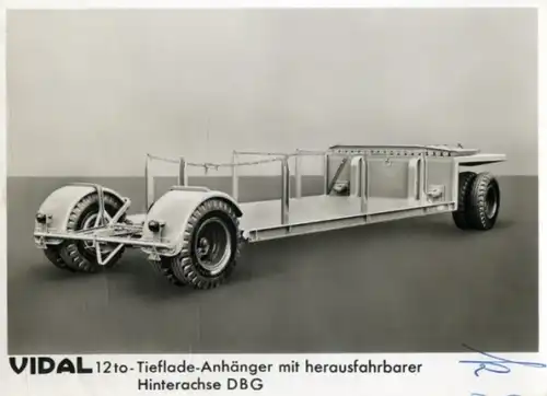 Foto Fahrzeug Firma Vidal Harburg, 12 t Tieflade-Anhänger mit herausfahrbarer Hinterachse DBG