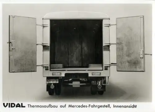 Foto Fahrzeug Firma Vidal Harburg, Thermosaufbau auf Mercede-Fahrgestell, Innenansicht
