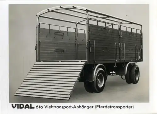 Foto Fahrzeug Firma Vidal Harburg, 6 t Viehtransport-Anhänger (Pferdetransporter)