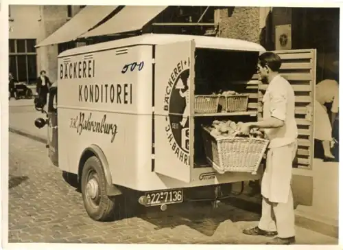Foto Fahrzeug Firma Vidal Harburg, Goliath Kofferwagen mit Spezialeinricht ung für Bäckereien