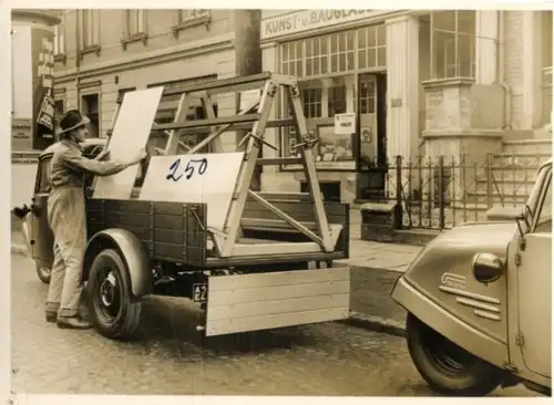 Foto Fahrzeug Firma Vidal Harburg, Goliath Tieflader ohne Radkästen als Glaserwagen