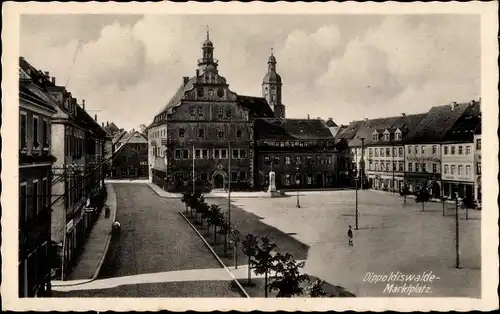 Ak Dippoldiswalde im Osterzgebirge, Blick auf den Marktplatz, Rathaus, Denkmal