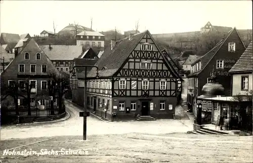 Ak Hohnstein Sächsische Schweiz, Straßenpartie, Gasthof, Fachwerkhaus