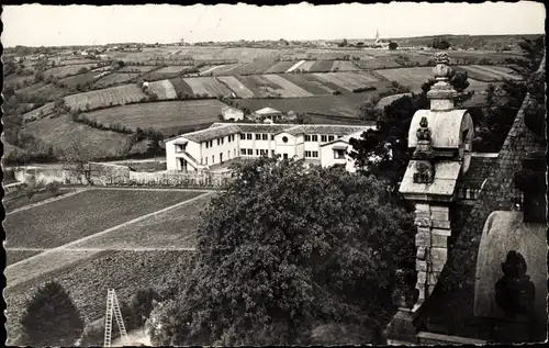 Ak Liré Maine et Loire, L'école vue des toits du château