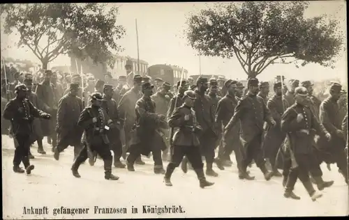 Ak Königsbrück in der Oberlausitz, Ankunft gefangener Franzosen