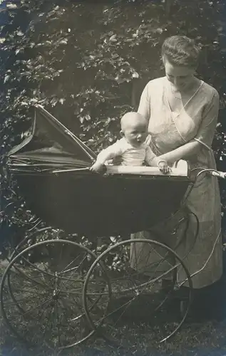 Foto Ak Kinderwagen, Mutter, Kind