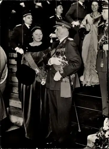 Ak Prinzessin Beatrix der Niederlande mit Prinz von Luxemburg 1960