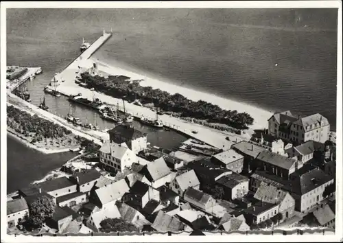 Ak Wyk auf Föhr in Nordfriesland, Fliegeraufnahme, Stadtpanorama, Meer