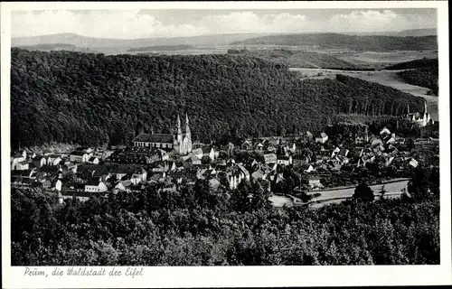 Ak Prüm im Eifelkreis, Blick auf den Ort hinab, Kirche, Panorama