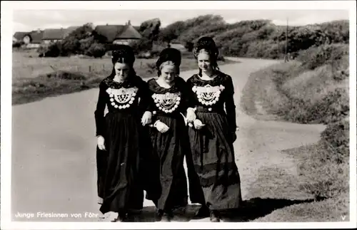 Ak Insel Föhr in Nordfriesland, Junge Friesinnen, Tracht