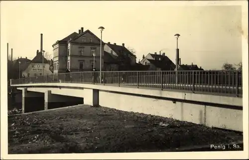 Foto Ak Penig in Sachsen, Teilansicht der Ortschaft, Brücke
