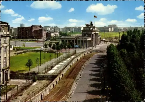 Ak Berlin Mitte, Brandenburger Tor nach dem 13. August 1961