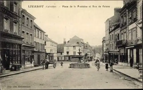 Ak Livarot Calvados, La Rue de Falaise, Place de la Fontaine