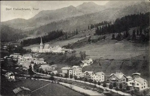 Ak Fieberbrunn in Tirol, Totalansicht der Ortschaft
