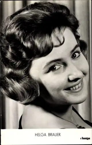 Ak Sängerin Helga Brauer, Portrait, lächelnd, Amiga