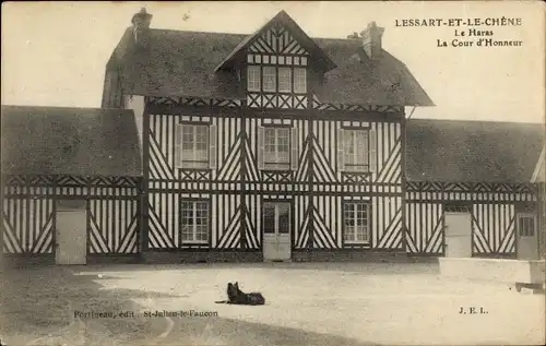 Ak Lessard et le Chêne Calvados, La Cour d'Honneur, Le Haras