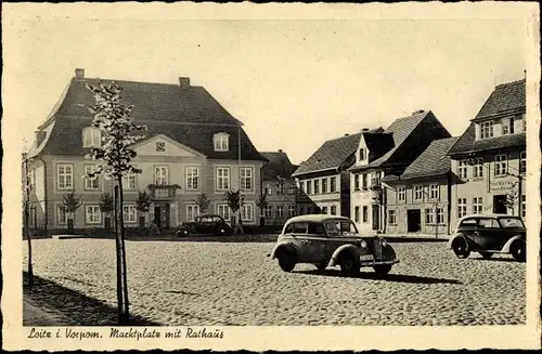 Ak Loitz in Mecklenburg Vorpommern, Marktplatz mit Rathaus, Autos