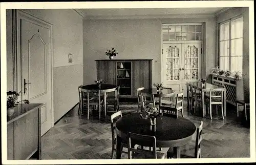 Ak Tutzing in Oberbayern, Kinder Kurheim Sonnenburg, Innenansicht