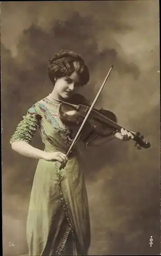 Ak Frau spielt Geige