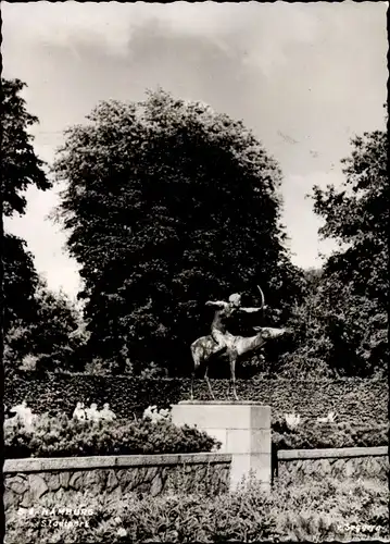 Ak Hamburg Mitte Altstadt, Stadtpark, Skulptur Frau mit Bogen auf Hirschkuh