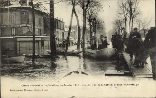 Ak Choisy le Roi Val de Marne, Inondations de Janvier 1910, Une arrivee de Sinistres