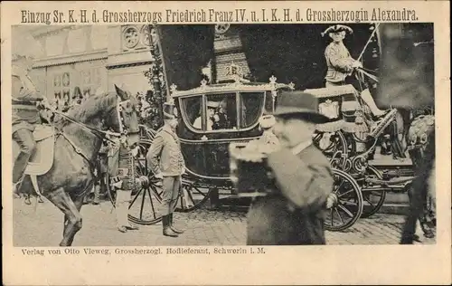 Ak Schwerin in Mecklenburg, Einzug Großherzog Friedrich Franz IV, Großherzogin Alexandra, Kutsche