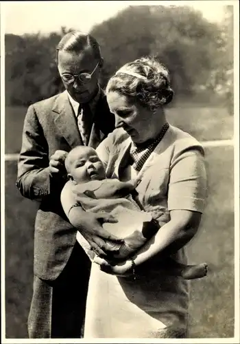 Ak Königin Juliana der Niederlande, Prinzessin Beatrix, Prinz Bernhard, Portrait