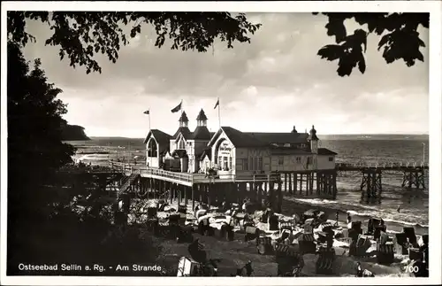 Ak Ostseebad Sellin auf Rügen, Am Strand, Seebrücke