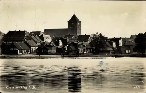 Ak Grevesmühlen im Kreis Nordwestmecklenburg, Blick vom Wasser auf den Ort