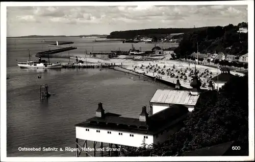 Ak Sassnitz auf der Insel Rügen, Strand und Hafen